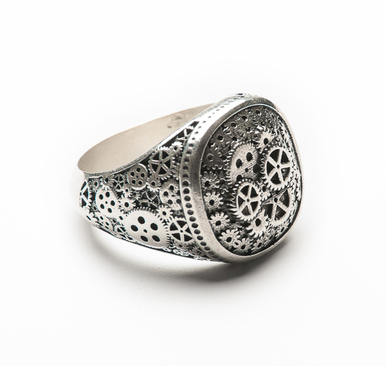 Ludovica Andrina : des bijoux qui s'inspirent des composants horlogers