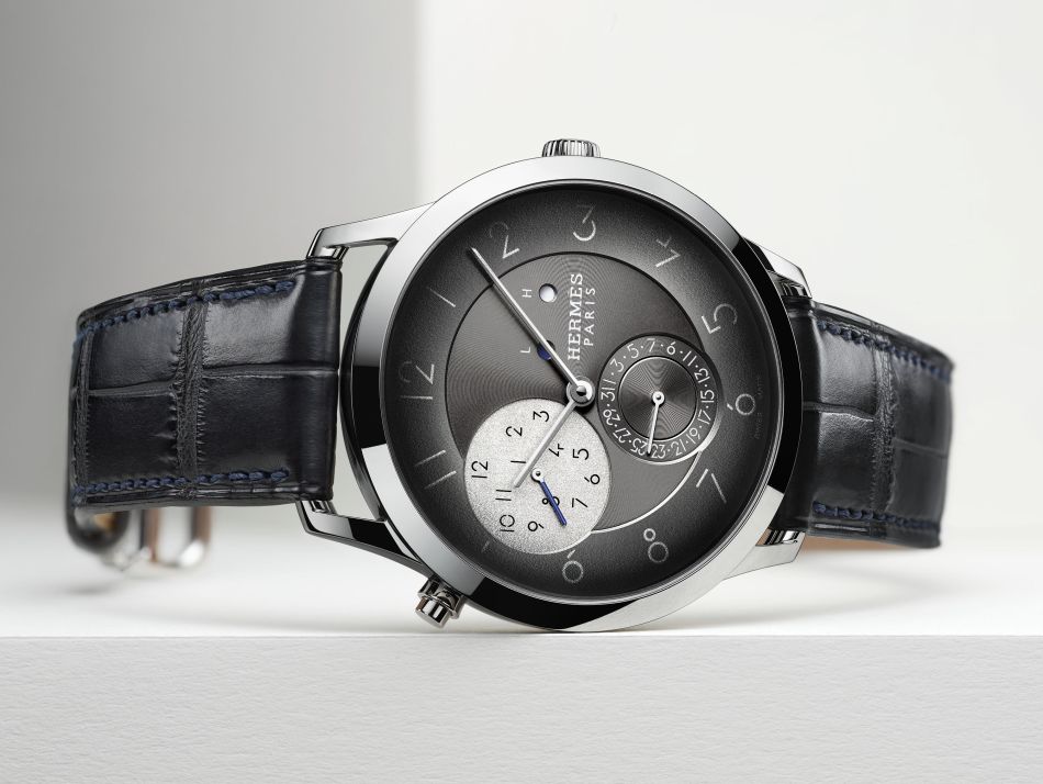 La Slim d'Hermès part en voyage d'affaires grâce à sa fonction GMT La Slim d'Hermès part en voyage d'affaires grâce à sa fonction GMT