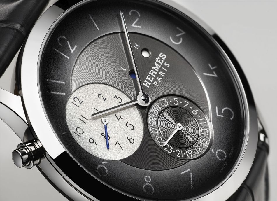 La Slim d'Hermès part en voyage d'affaires grâce à sa fonction GMT La Slim d'Hermès part en voyage d'affaires grâce à sa fonction GMT