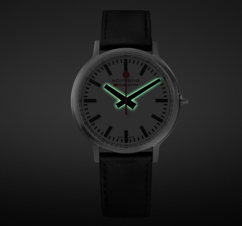 Mondaine Backlight : la lumière vient du dessous ! Mondaine Backlight : la lumière vient du dessous !