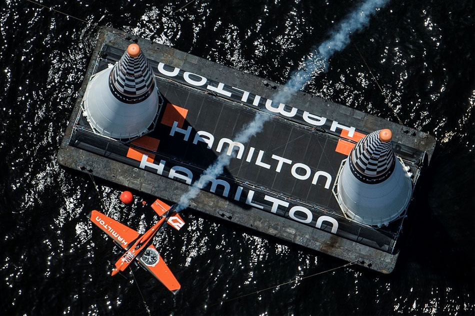 Hamilton : chronométreur officiel du Red Bull Air Race World Championship