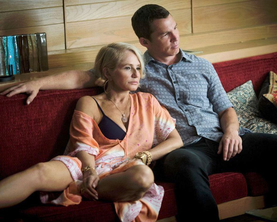 Animal kingdom : Ellen Barkin porte une Rolex Daydate en or jaune