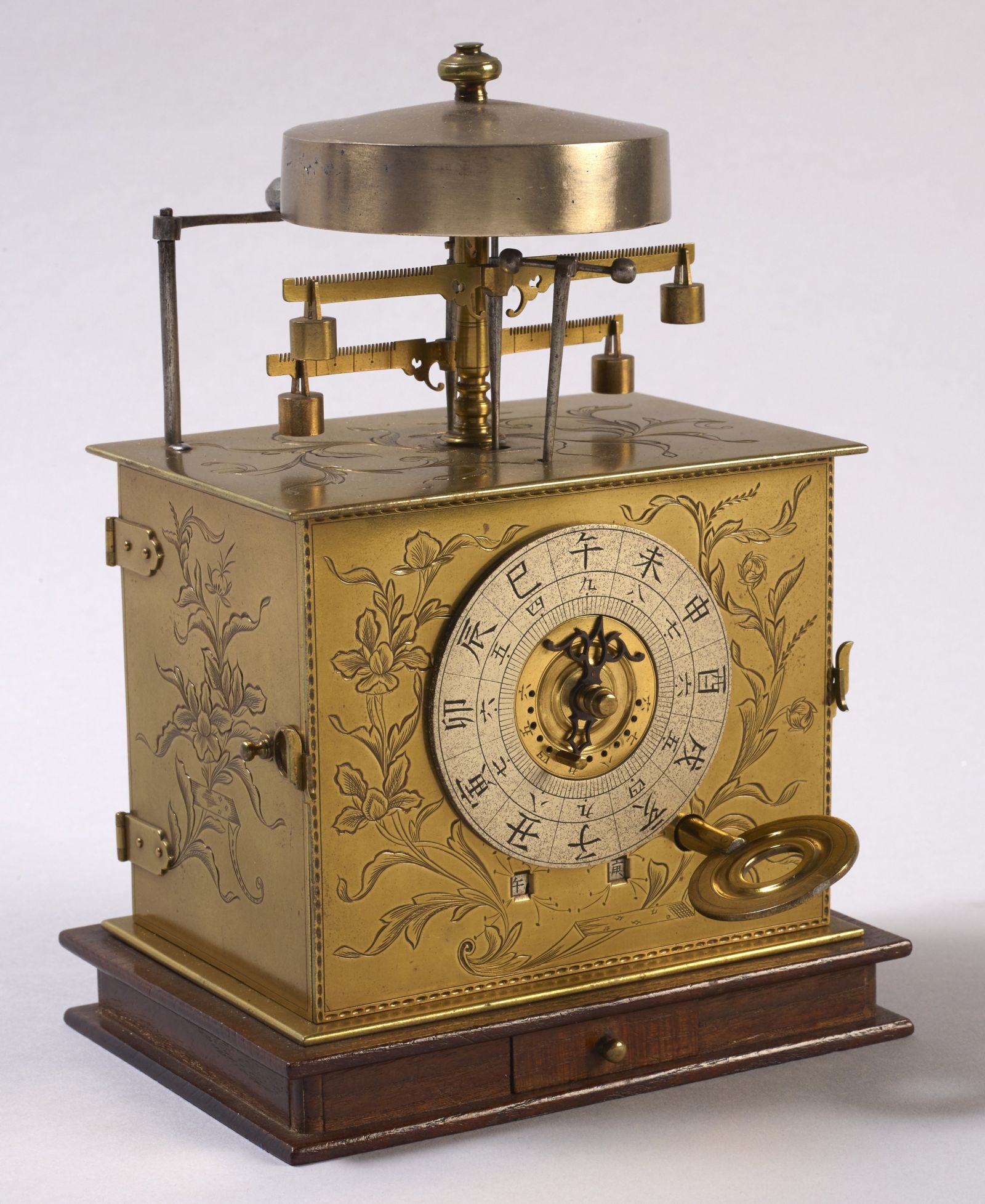 Horloge portative japonaise à heures inégales, Début du XIXe siècle, Musée des Arts et Métiers-Cnam, © Musée des Arts et Métiers-Cnam/photo Pierre Ballif