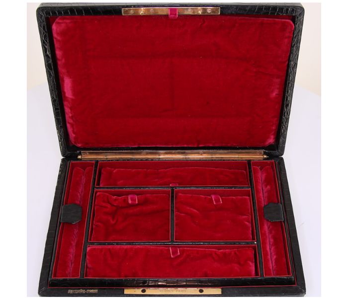 Splendide coffret à bijoux vintage en crocodile Hermès chez Collector Square