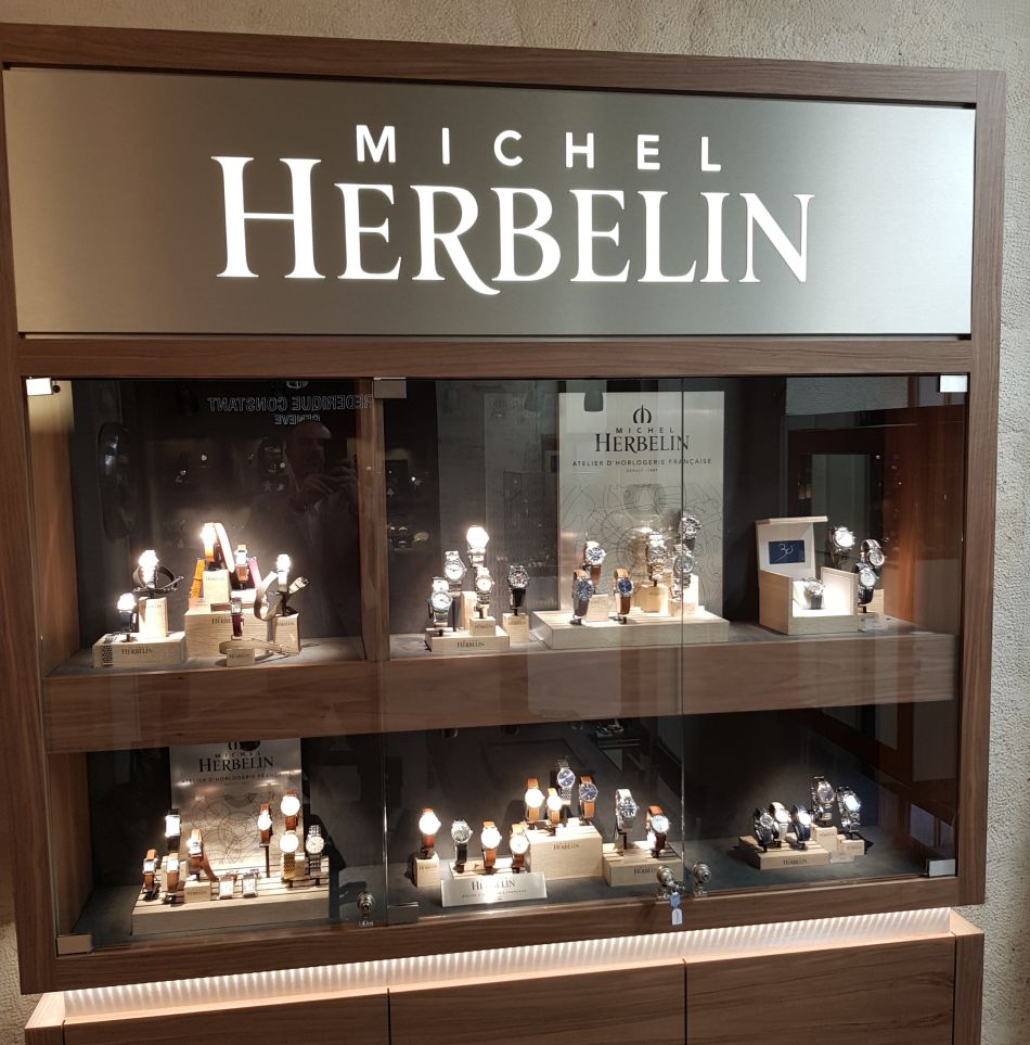 Michel Herbelin arrive rue Royale chez Emile Léon Michel Herbelin arrive rue Royale chez Emile Léon