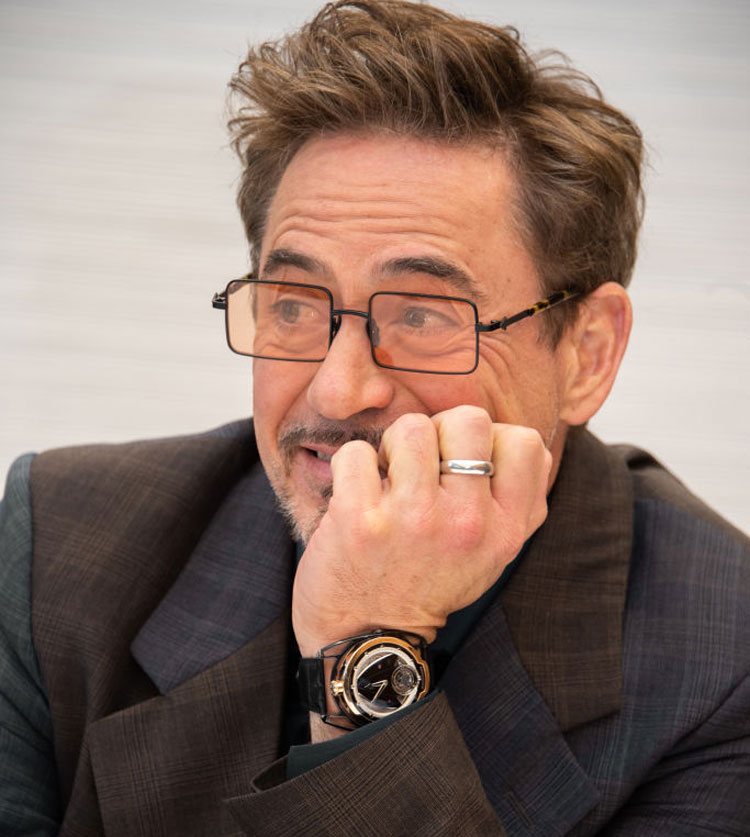 Robert Downey Jr. s'affiche en De Bethune