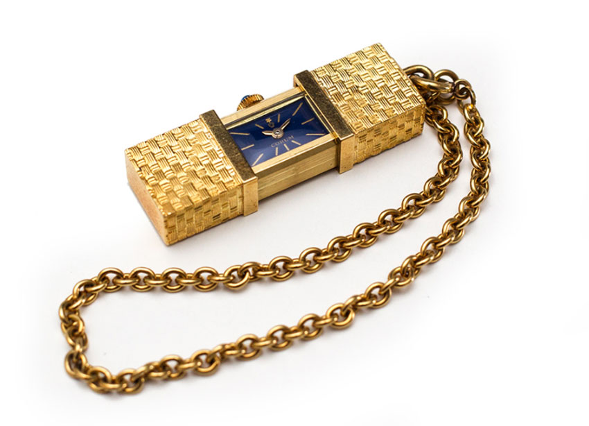 Montre de sac en or jaune de chez Corum, années 60 Montre de sac en or jaune de chez Corum, années 60