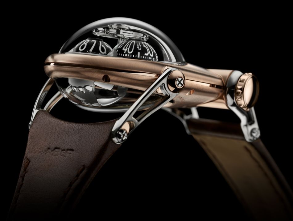 MB&F Horological Machine N°10 "Bulldog" : doggie style