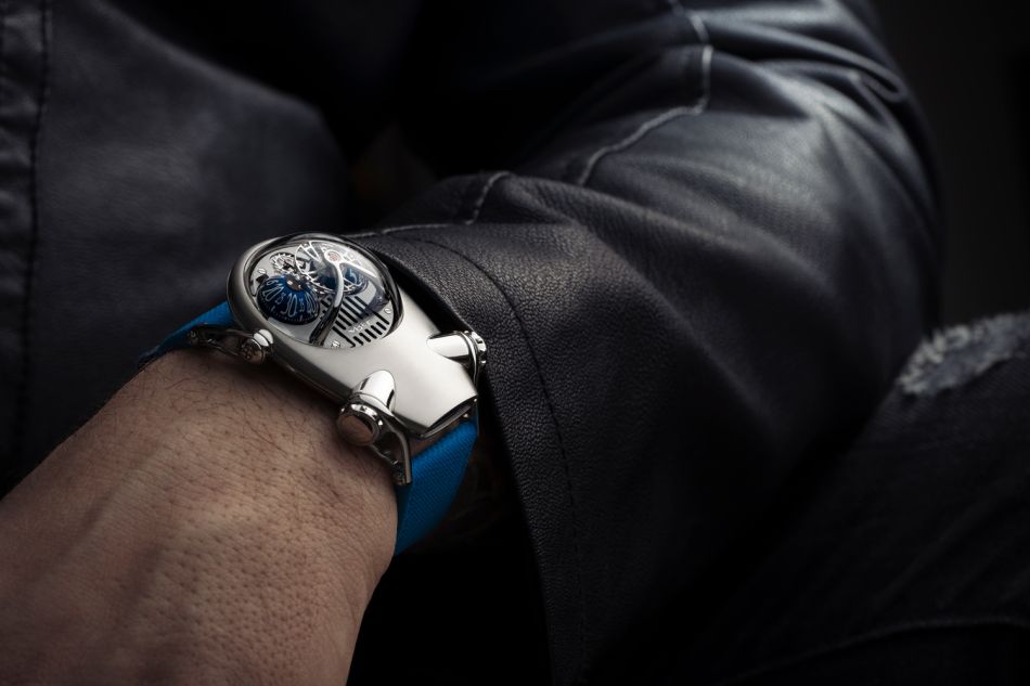 MB&F Horological Machine N°10 "Bulldog" : doggie style