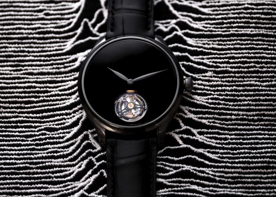 Endeavour Tourbillon Vantablack Black acier DLC noir de 42 mm édité à 50 exemplaires