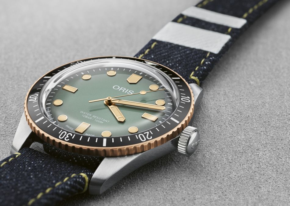 Oris x Momotaro : une Divers Sixty-Five sur un véritable bracelet en denim indigo Oris x Momotaro : une Divers Sixty-Five sur un véritable bracelet en denim indigo