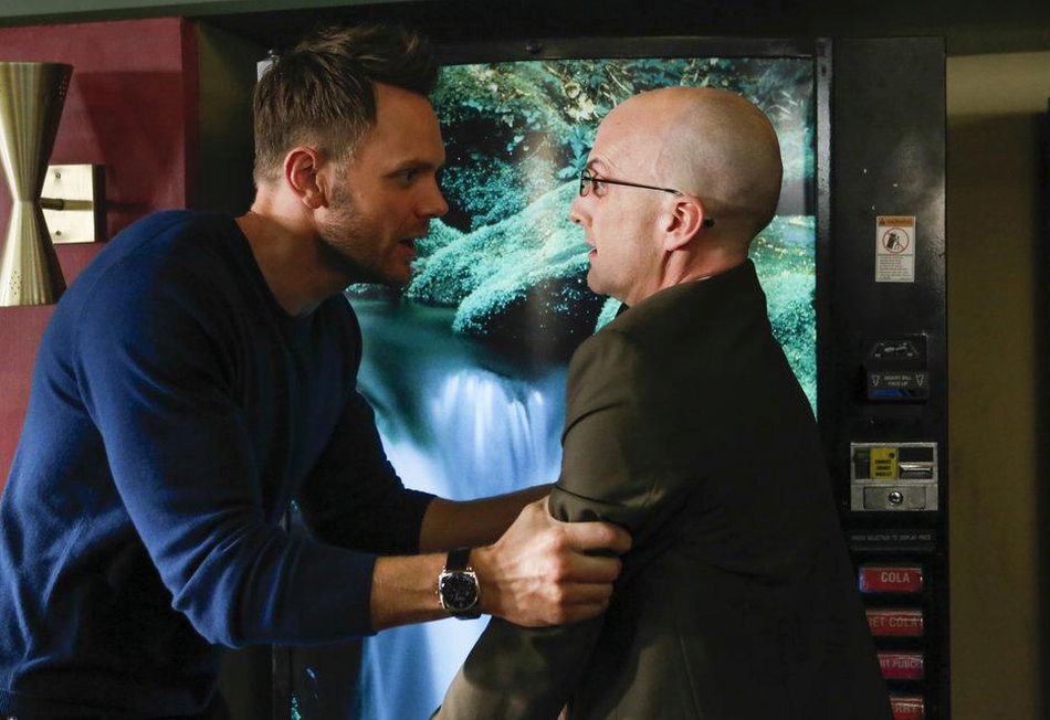 Community : Joel McHale porte une Seventies de chez Glashütte Original