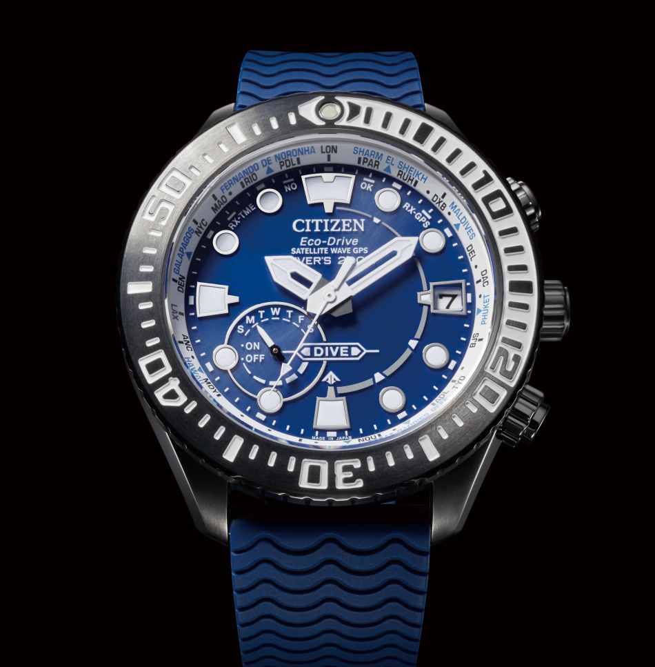 Citizen Satellite Wave GPS Dive 200m Super Titanium : une plongeuse reliée au GPS !