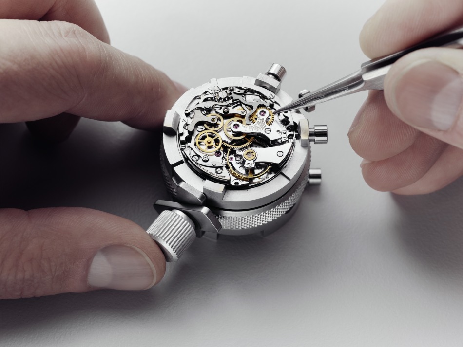 Atelier restauration Credits Rolex Denis Hayoun