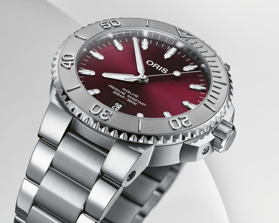 Oris Aquis 41,5 mm cadran rouge cerise Oris Aquis 41,5 mm cadran rouge cerise