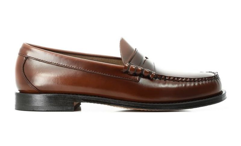 Bass : le Weejuns, aux origines du mocassin "Penny loafer" Bass : le Weejuns, aux origines du mocassin "Penny loafer"