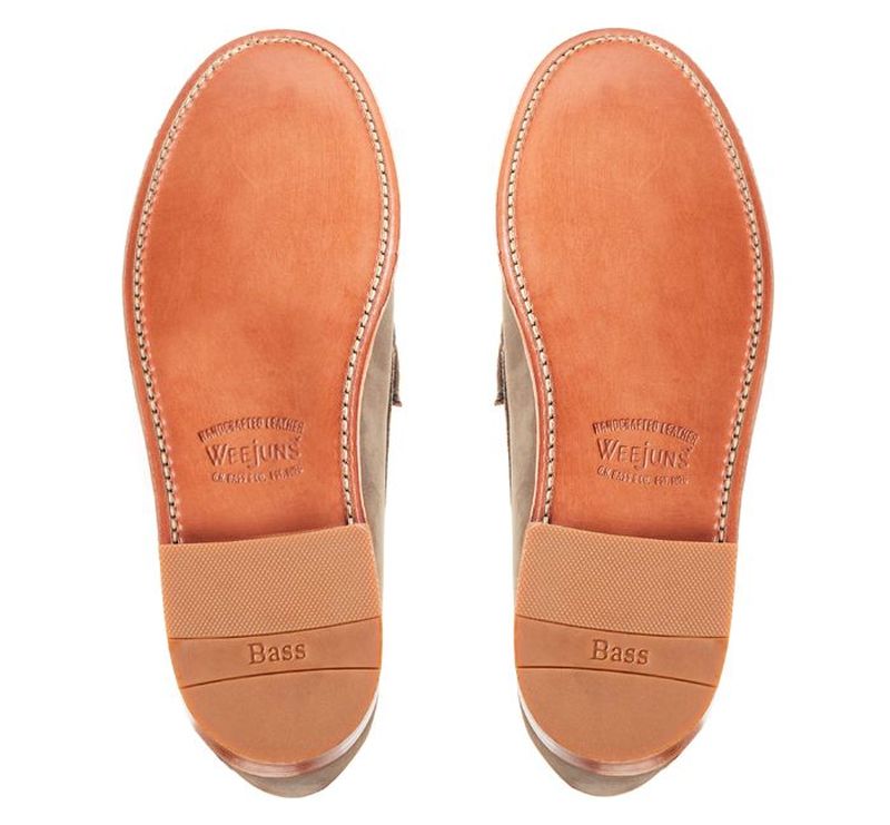 Bass : le Weejuns, aux origines du mocassin "Penny loafer" Bass : le Weejuns, aux origines du mocassin "Penny loafer"