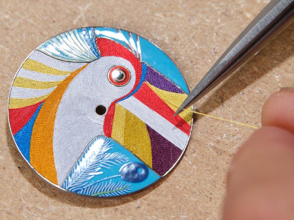 Hermès Arceau Toucan de Paradis : un somptueux cadran et deux métiers d'art Hermès Arceau Toucan de Paradis : un somptueux cadran et deux métiers d'art