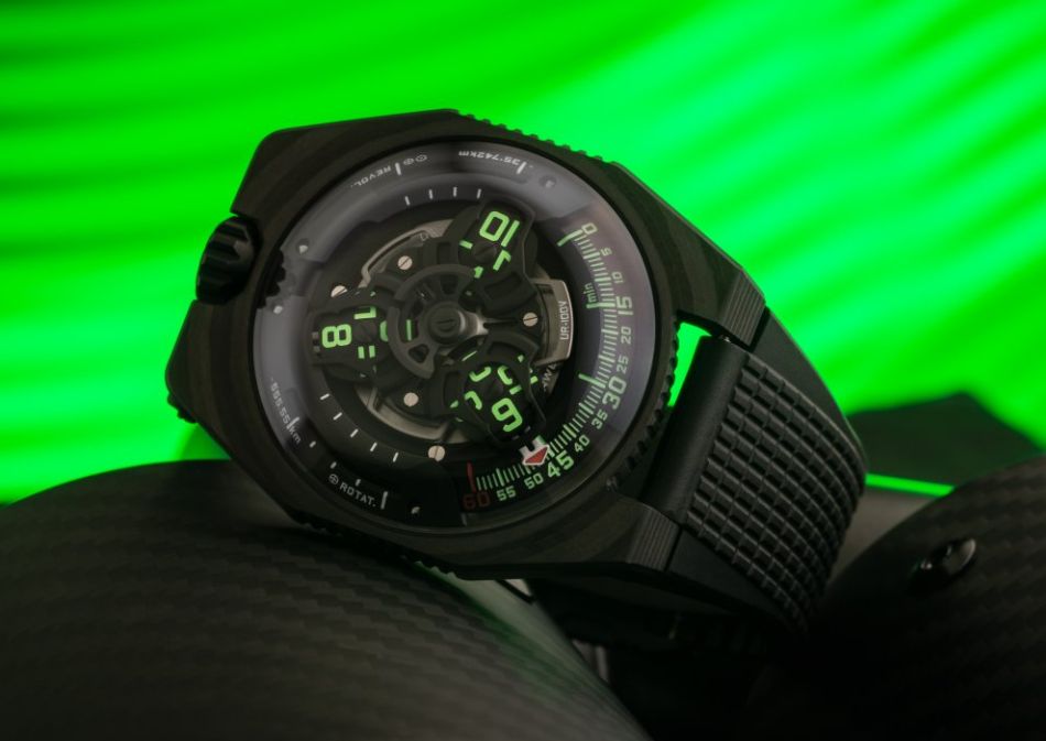 Urwerk UR-100V en carbone