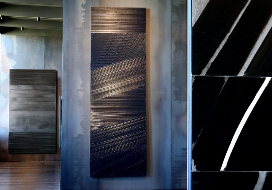 Peinture 390 x 130 cm 17 mars 2019 - Salle Outrenoir © RCR - Musee Soulages Rodez. Photo CH