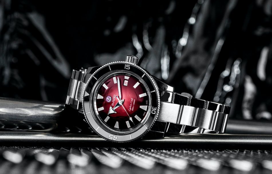 Rado Captain Cook acier cadran fumé rouge