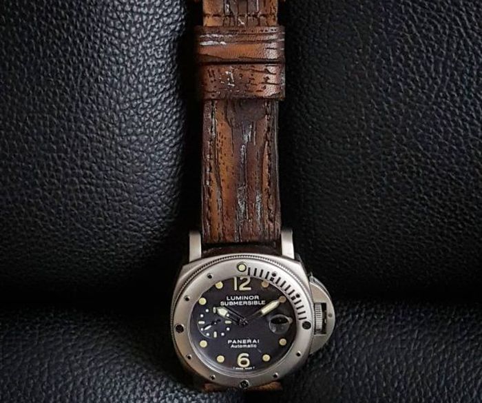 Gunny strap : Wood #1, le bracelet en cuir imprimé "bois" Gunny strap : Wood #1, le bracelet en cuir imprimé "bois"