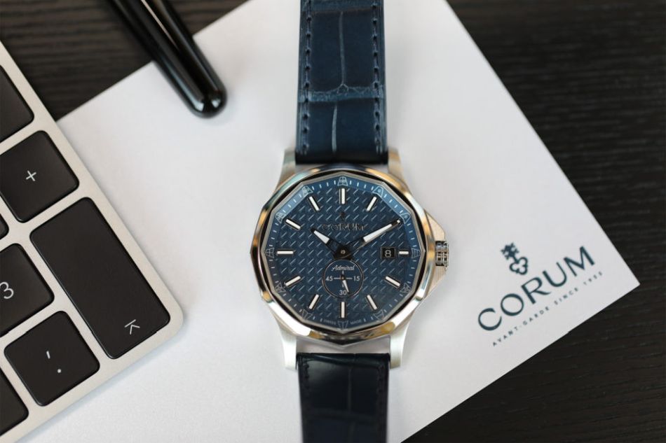 Corum Admiral 42 Automatic : cadran "Grenadier"