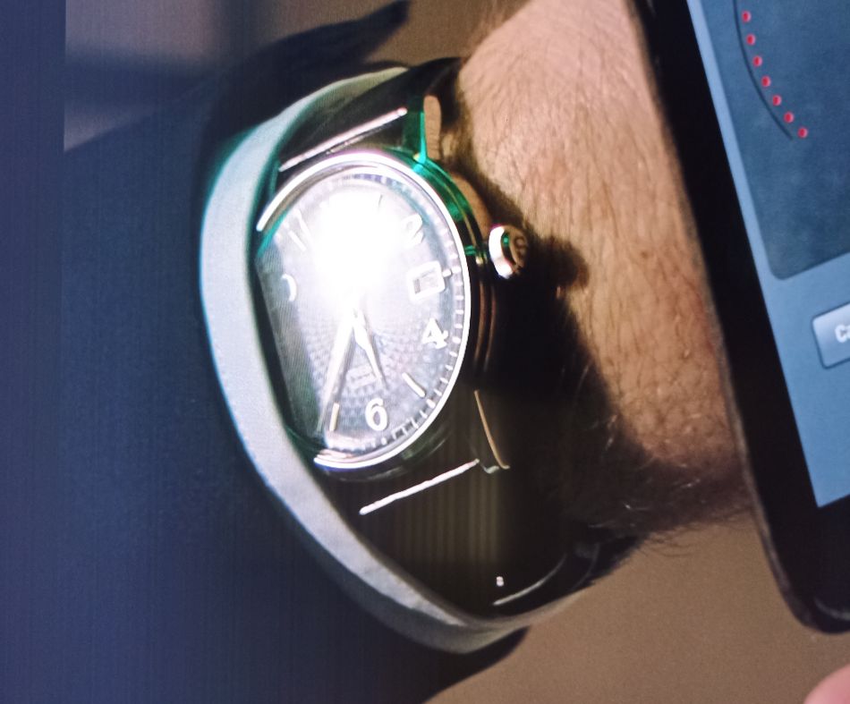 Le couteau par la lame: Chris Pine porte une Seiko Presage