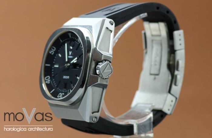 Movas Oceaner 1 : plongeuse singapourienne Movas Oceaner 1 : plongeuse singapourienne