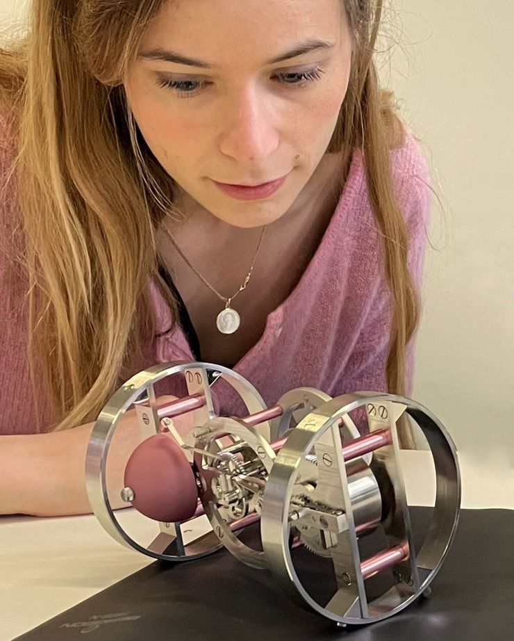 Maison Alcée : une splendide pendulette de table à assembler soi-même