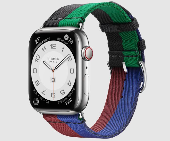Apple Watch Hermès Series 8 : l'énergie vibrante des courses hippiques
