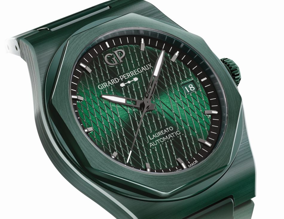 Girard-Perregaux Laureato Green Ceramic Aston Martin : l'heure vrombissante