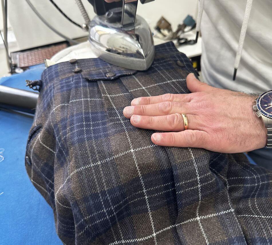 le frisson d'un pantalon bespoke par la maison familiale Sartoria Voglio