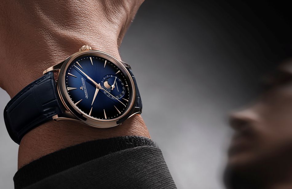 Jaeger-LeCoultre Master Ultra Thin Moon : or rose et cadran fumé bleu pour splendide montre de ville Jaeger-LeCoultre Master Ultra Thin Moon : or rose et cadran fumé bleu pour splendide montre de ville