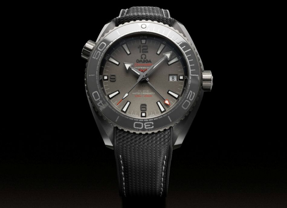 Omega Seamaster Planet Ocean Dark Grey en céramique : légère, robuste, étanche à 600 mètres et GMT