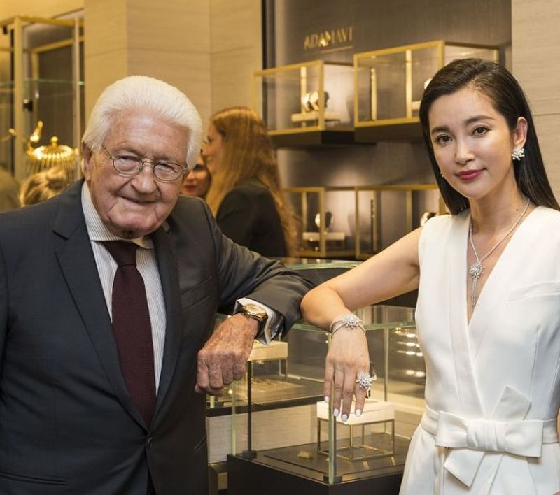 Mr Bucherer à gauche