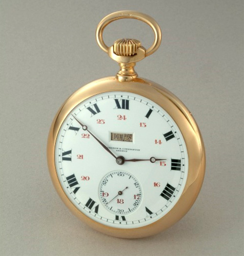 1901 - Montre de poche jour et date à guichet. Or jaune 18K, cadran émail blanc, chiffres romains noirs et 24h en chiffres arabes rouges, petite seconde à 6h.