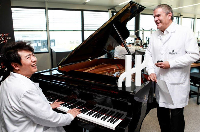 Lang Lang visite la manufacture Hublot