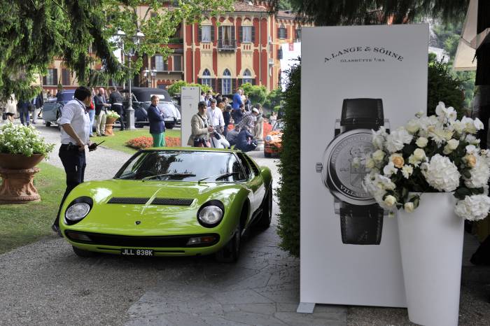 Quoi de plus rafraichissant que cette Lamborghini Miura au vert acidulé au milieu de modèles plus sages