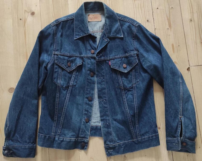 Avec le retour du printemps, celui de l'incontournable blouson en denim