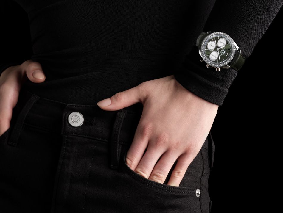 Omega : huit nouvelles Speedmaster 38 mm en or ou acier avec lunettes en diamants Omega : huit nouvelles Speedmaster 38 mm en or ou acier avec lunettes en diamants