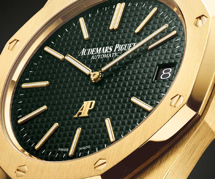 Audemars Piguet Royal Oak Extra-Plate The Hour Glass : quand le mythe acier se fait or jaune Audemars Piguet Royal Oak Extra-Plate The Hour Glass : quand le mythe acier se fait or jaune