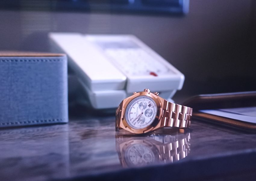 Regeneration : Peng Yang porte une Reverso en acier de chez Jaeger-LeCoultre Regeneration : Peng Yang porte une Reverso en acier de chez Jaeger-LeCoultre