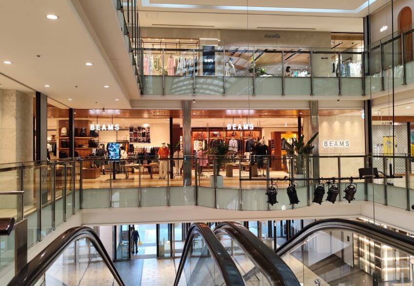 Japon : Beams, Ships, United Arrows et Tomorrowland, les 4 fantastiques du vestiaire masculin Japon : Beams, Ships, United Arrows et Tomorrowland, les 4 fantastiques du vestiaire masculin