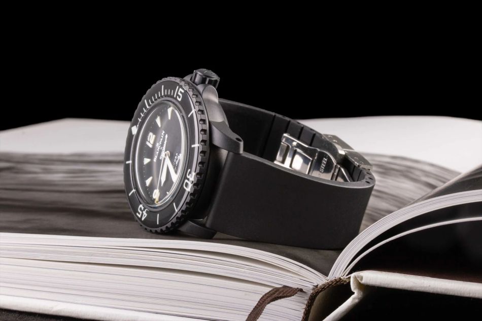 Le bracelet-montre en caoutchouc ajustable "Easy Fit" de chez ABP Concept Le bracelet-montre en caoutchouc ajustable "Easy Fit" de chez ABP Concept