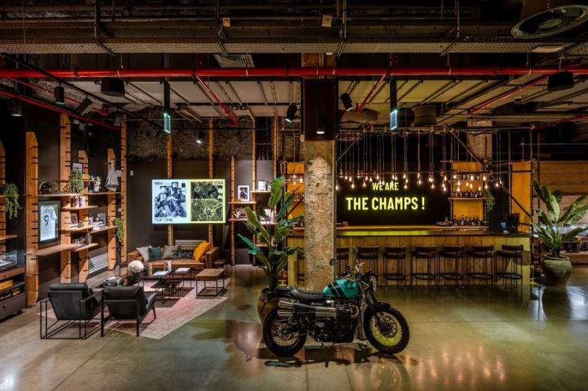 Paris : Breitling inaugure un pop-up store de 400m2 sur les Champs-Elysées Paris : Breitling inaugure un pop-up store de 400m2 sur les Champs-Elysées