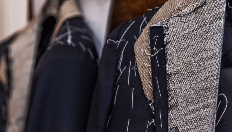Quand The Hour Glass rend un bel hommage au tailleur parisien Camps de Luca Quand The Hour Glass rend un bel hommage au tailleur parisien Camps de Luca