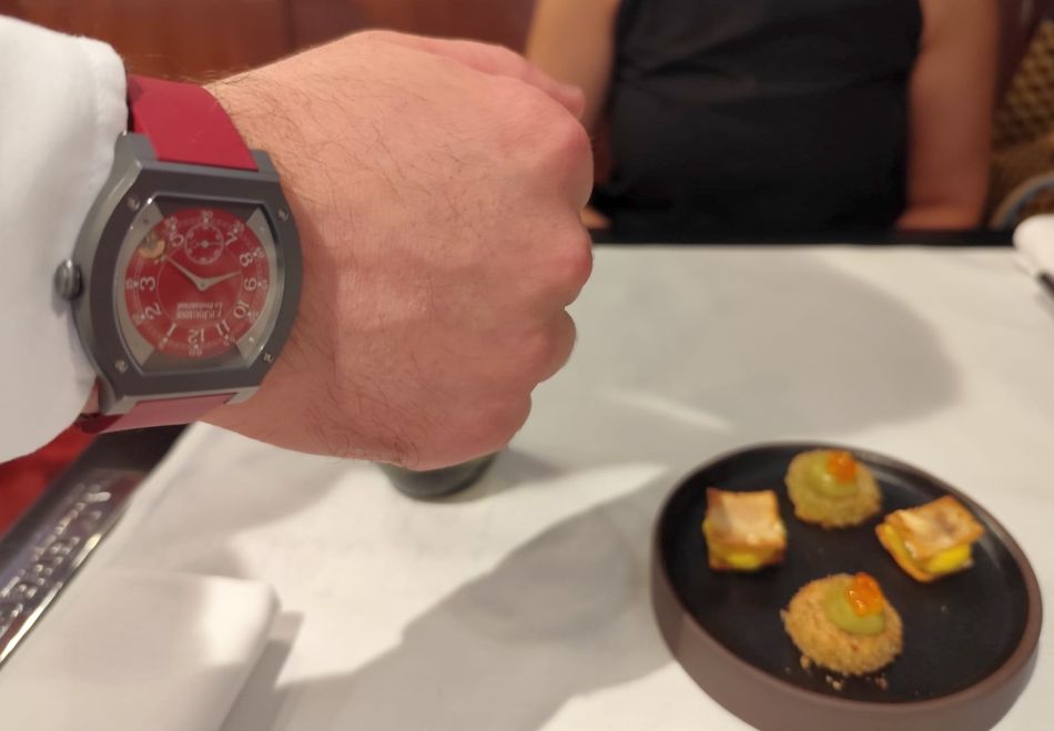 F.P.Journe : la très exclusive élégante Le Restaurant avec cadran rouge-bordeaux ! F.P.Journe : la très exclusive élégante Le Restaurant avec cadran rouge-bordeaux !