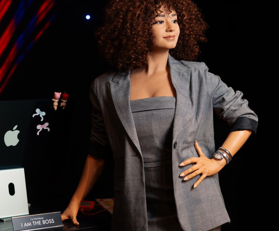 Léna Situations au Musée Grévin avec une Bvlgari Serpenti Tubogas au poignet Léna Situations au Musée Grévin avec une Bvlgari Serpenti Tubogas au poignet