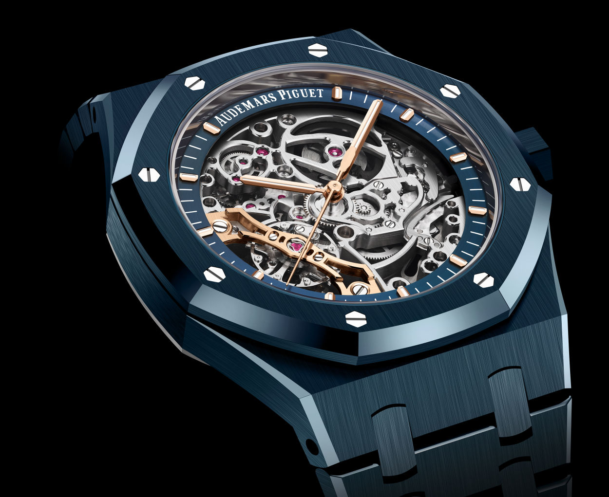 Audemars Piguet : Bleu nuit, Nuage 50, trois nouveautés dans une nouvelle nuance de céramique bleue